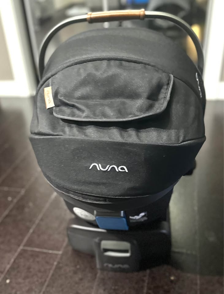 Nuna infant car seat with base - photo 3
