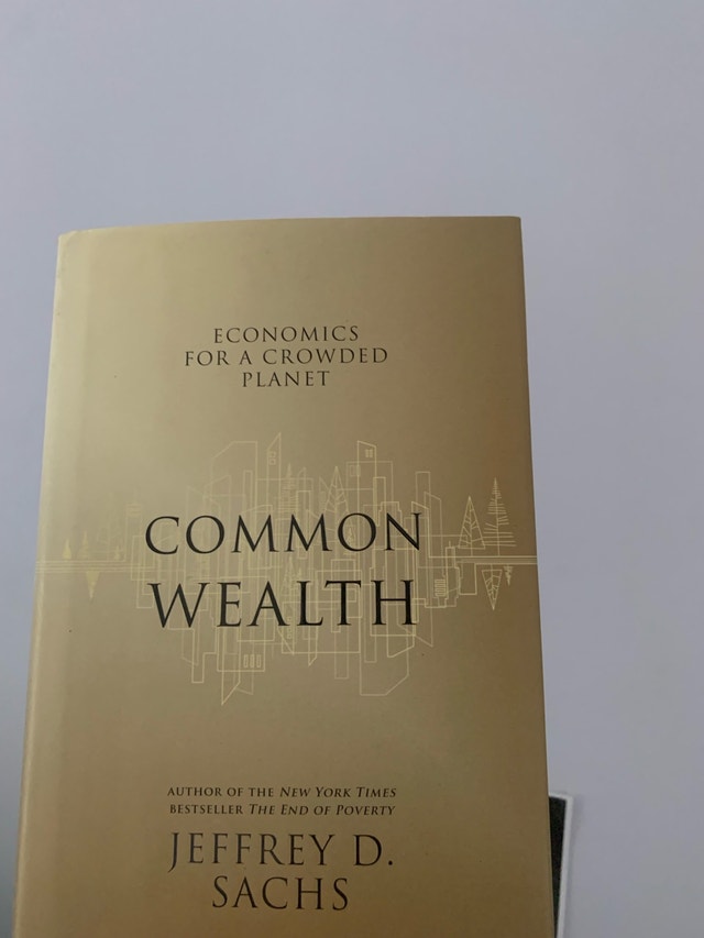 Common Wealth: Economics for Crowded Planet by Jeffrey Sachs bo
