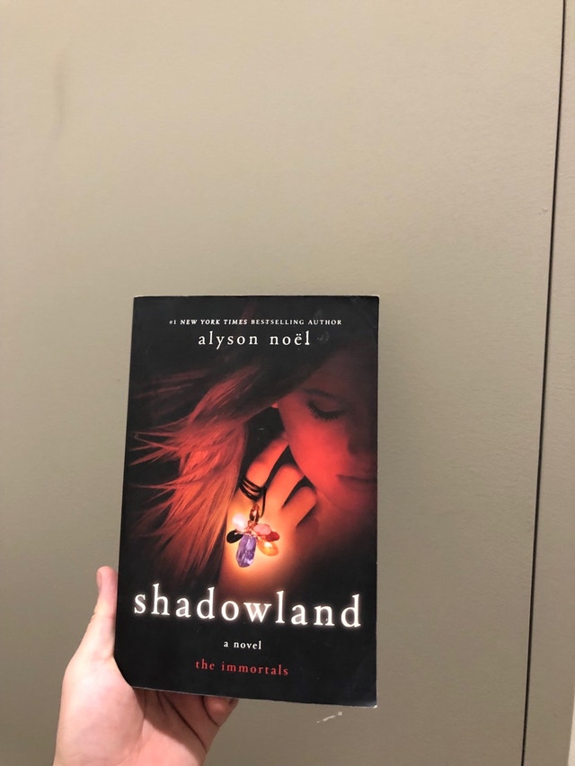 Shadowland: The Immortals book by Alyson Noël