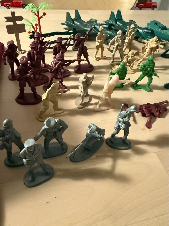 Over 75 pcs mixed - photo 5