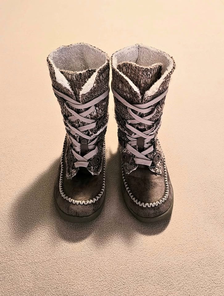 FREE! 🎁DLG Women's Lace Up Boots Size 6.5