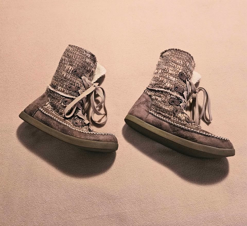 FREE! 🎁DLG Women's Lace Up Boots Size 6.5 - photo 5