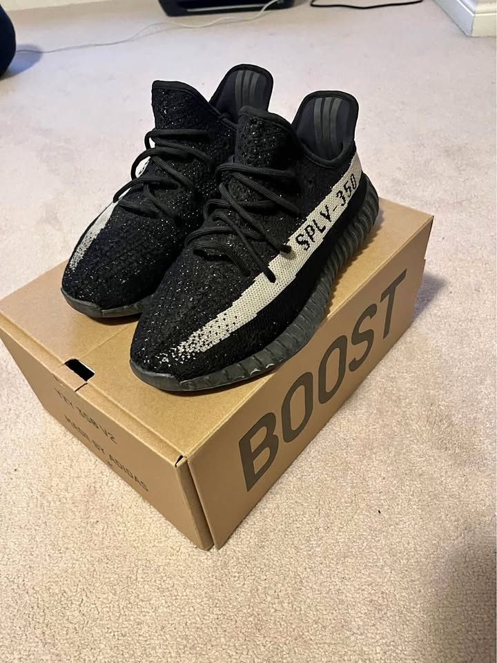 YEEZY 350 V2 “Oreo” - Size 8