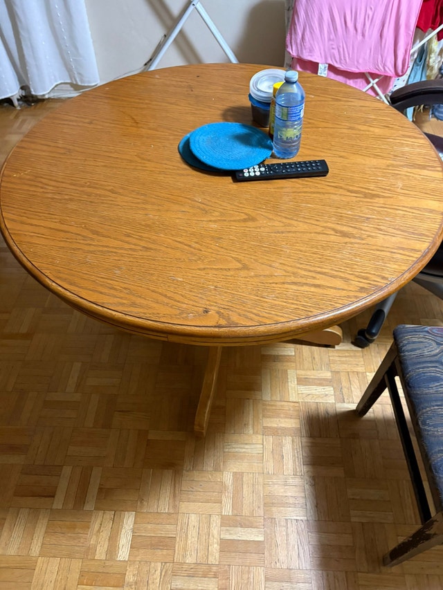 Round Dining Table with 2 Chairs