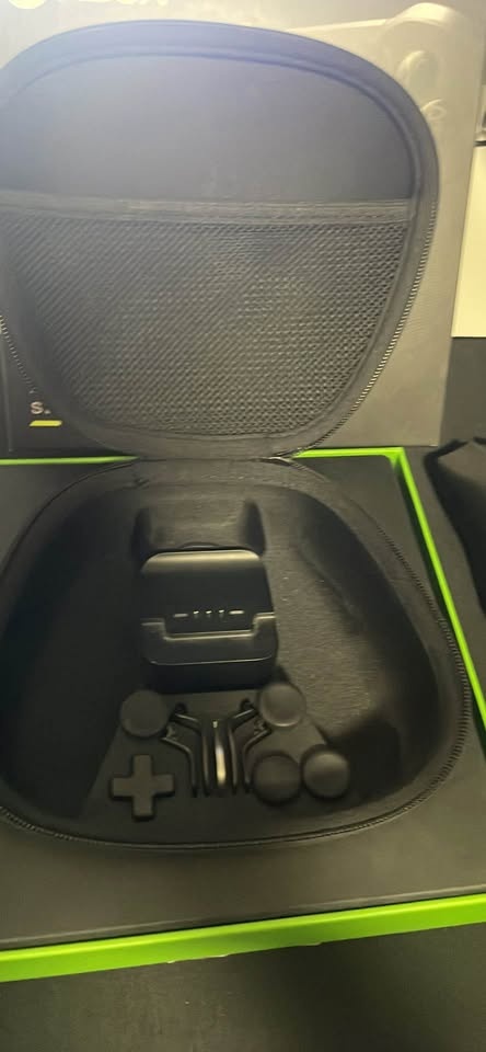 New Xbox elite series 2 pro controller - photo 3