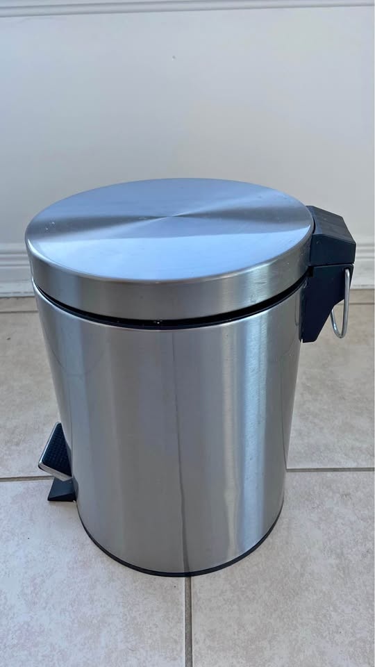 Stainless Steel Step Trash Can – 5L