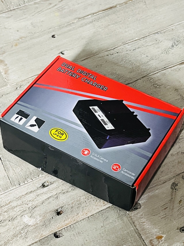 LP-E19 Battery Charger