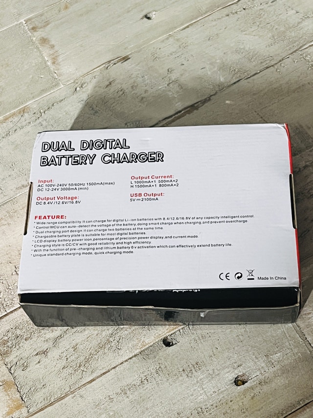 LP-E19 Battery Charger - photo 2