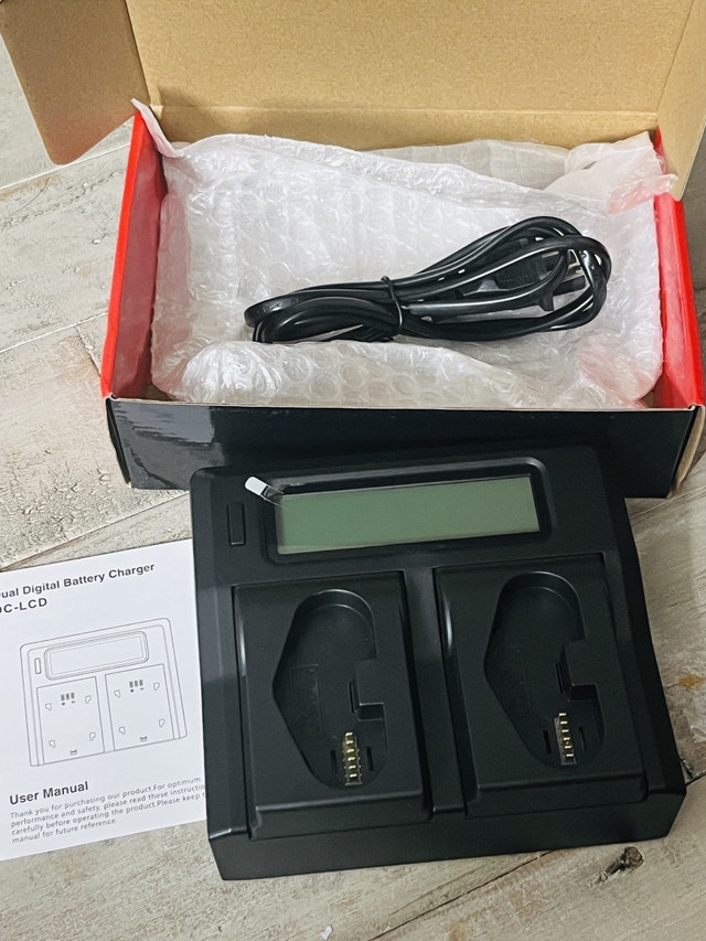LP-E19 Battery Charger - photo 3