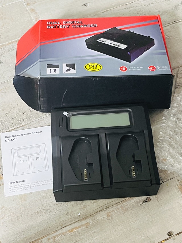 LP-E19 Battery Charger - photo 4