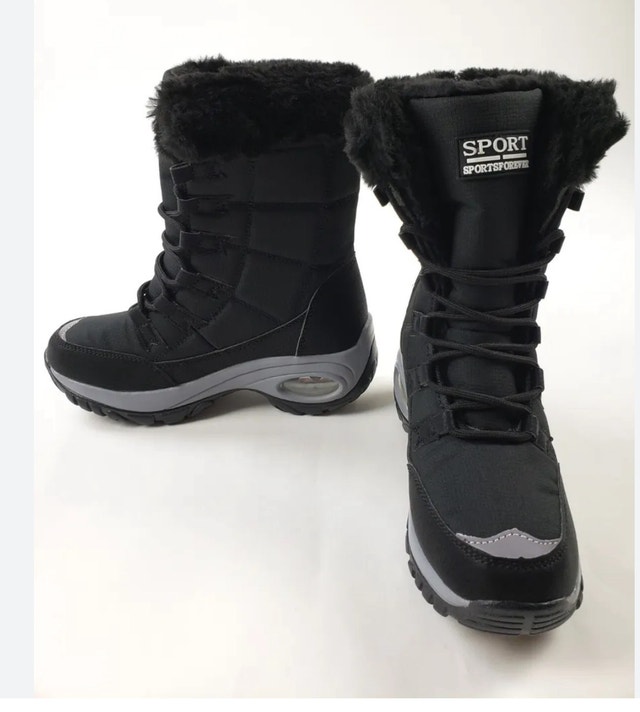 Women’s Lace Up Snow Boots! Size 7 - photo 4