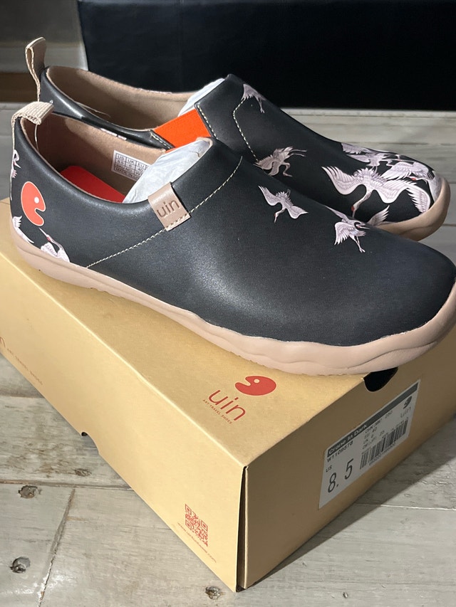 UIN Women's Toledo Crane Shoes! Size 8.5