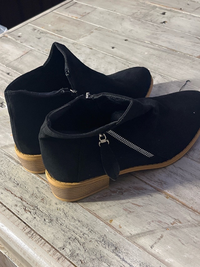 Black Ankle Boots! Size 9 - photo 3