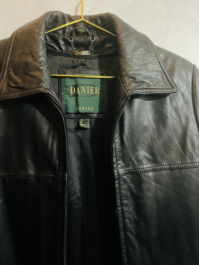 Women’s Danier Leather Jacket- Size L - photo 2