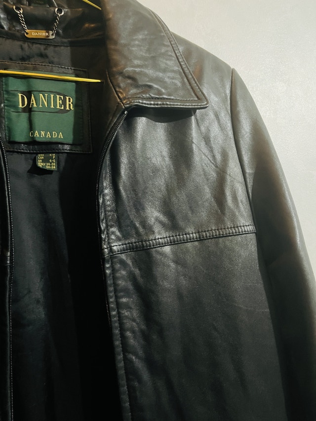 Women’s Danier Leather Jacket- Size L - photo 3