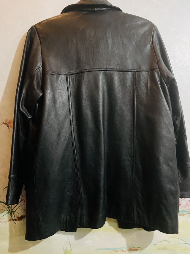 Women’s Danier Leather Jacket- Size L - photo 4