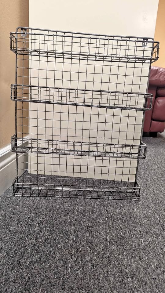 Metal rack for wall