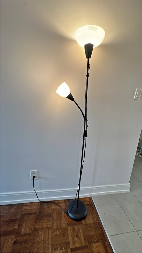 Ikea multicolour dimmable lamp with remote (9 different colours) - photo 2