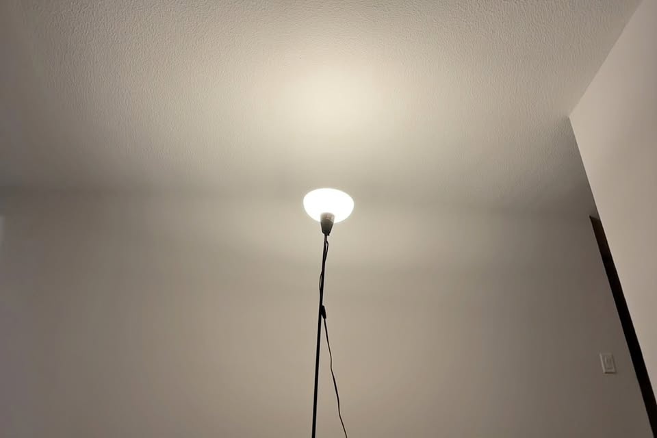 Ikea dimmable lamp with remote (warm white)