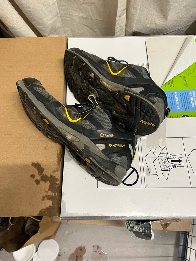 Hi-Tec Hiking Shoes - Size 9 - photo 4