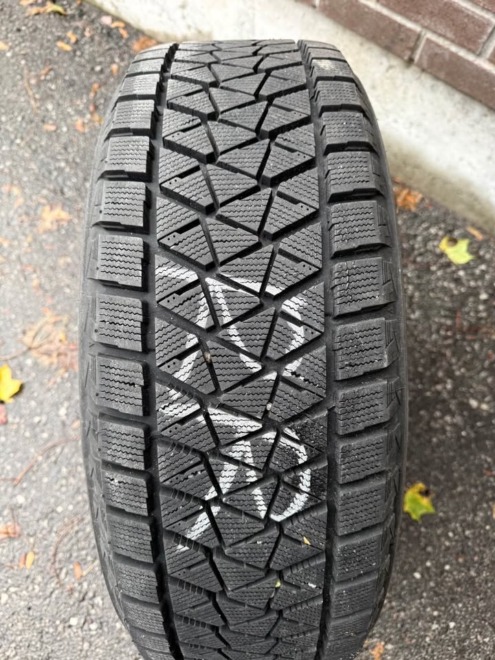 Winter Tires (235/60/18) Bridgestone DM-V2 107s - photo 3