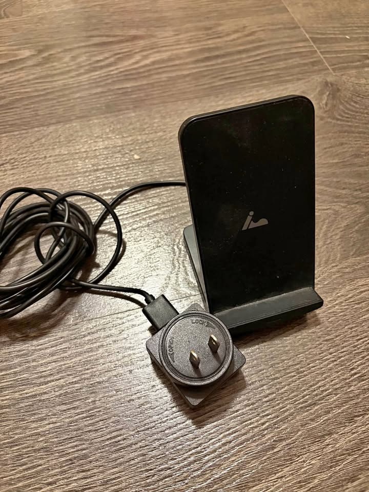 15W Fast Wireless Charging Stand (Qi) – Model PA234A