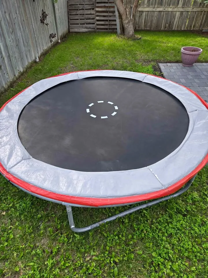 8' diam x 2' high Trampoline thumbnail
