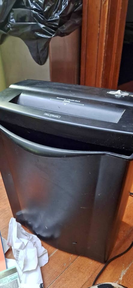 🖤 Paper Shredder for Sale – Works Great! 🖤