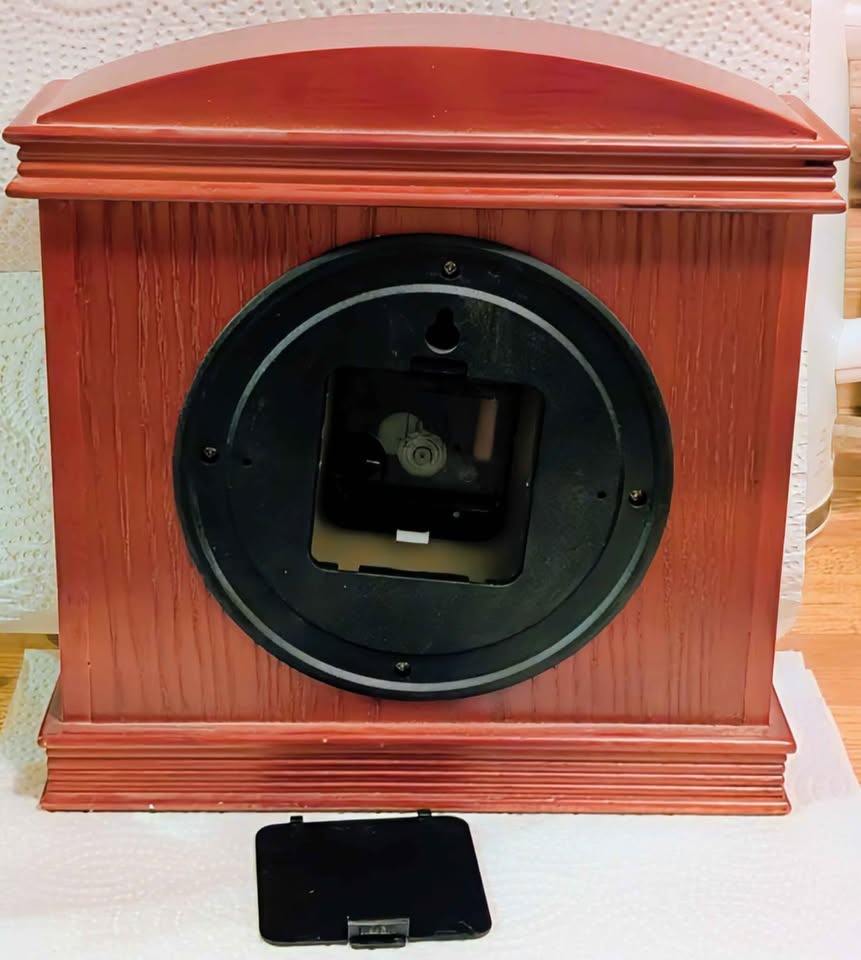 Vintage Mantle clock- 9" X 9" - Nice decorative piece - photo 3