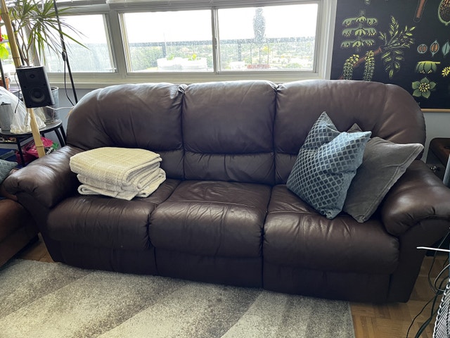 LEATHER COUCH RECLINER
