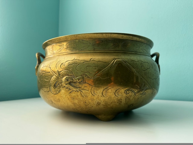 ANTIQUE BRASS POT WITH DRAGONS DESIGN - photo 2