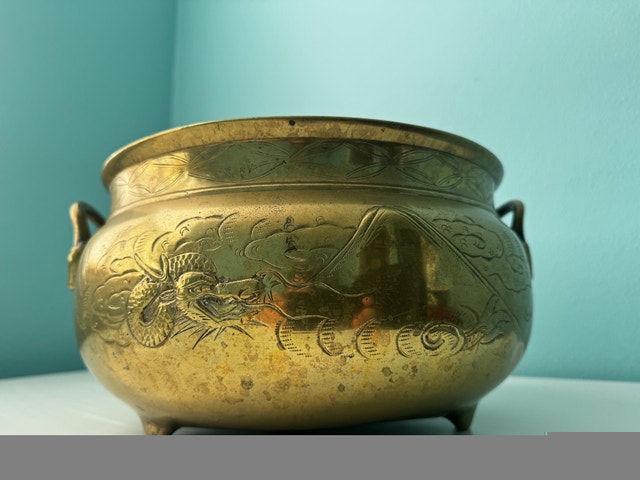 ANTIQUE BRASS POT WITH DRAGONS DESIGN - photo 4