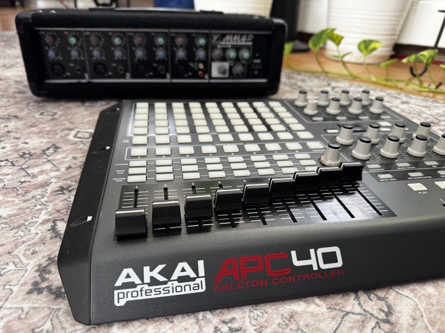 Yorkville MM4D Mixer