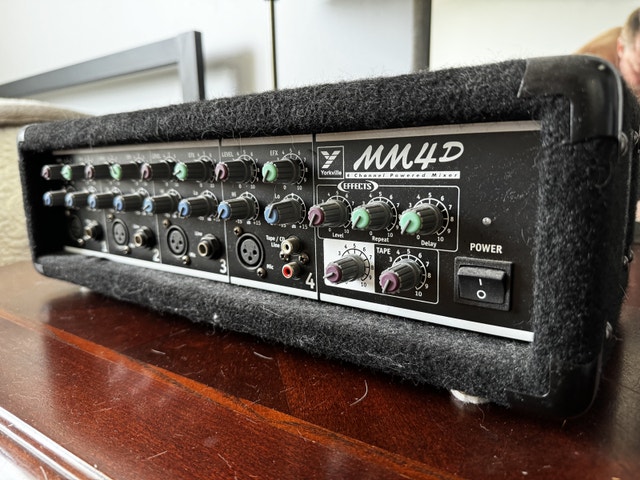 Yorkville MM4D Mixer - photo 4