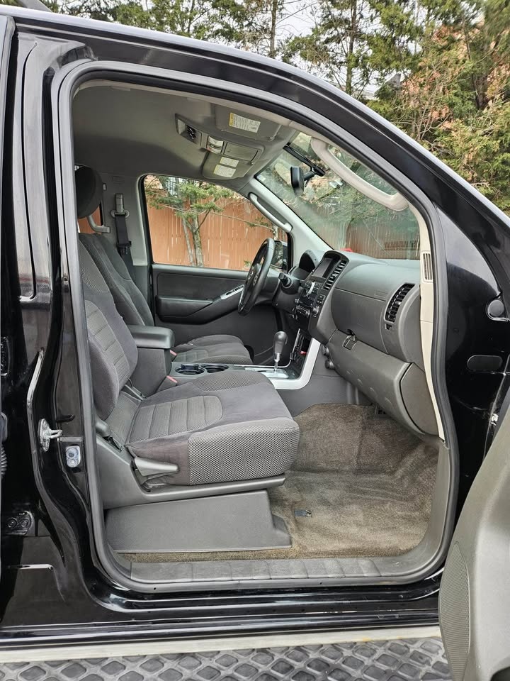 2012 Nissan Pathfinder · SV Sport Utility 4D - photo 4