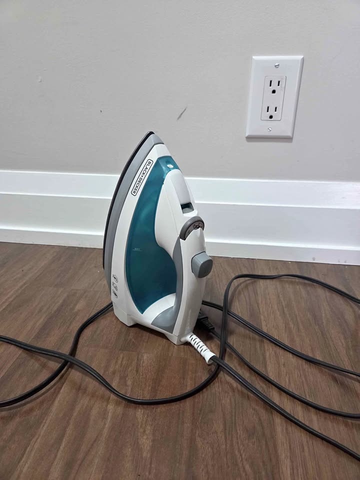 MOVING SALE. Black & Decker iron