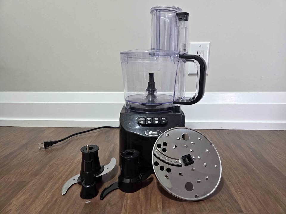 MOVING SALE. Oster food processor. 10 cups