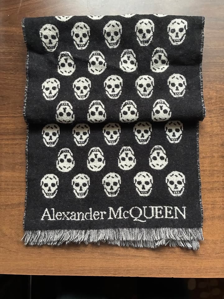 Alexander McQueen Skull Long Scarf Black Wool Italy Pre-owned - photo 5