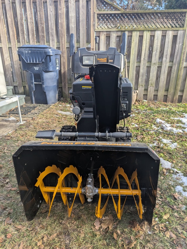 Poulan PRO 27" Gas Powered Snowblower