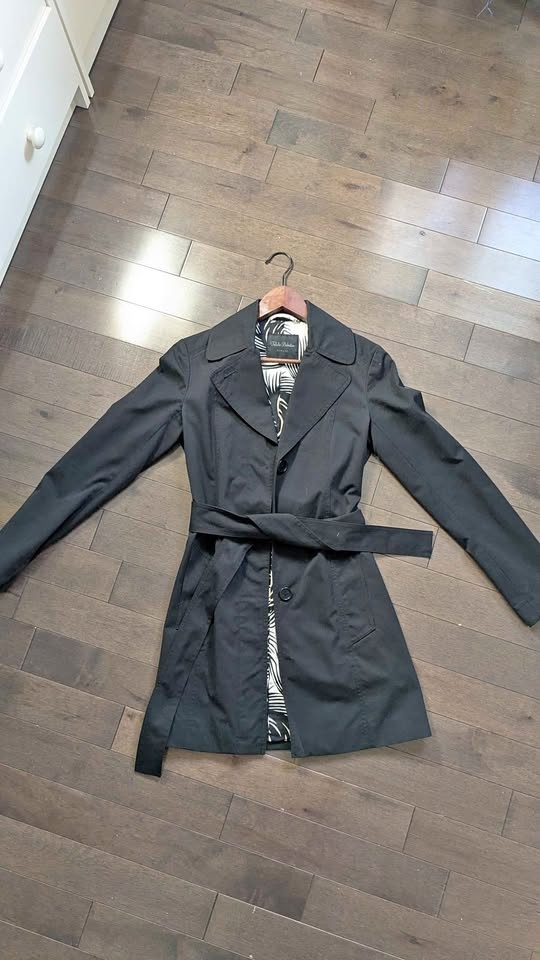 Aritzia Talula Babaton black lightweight trench coat
