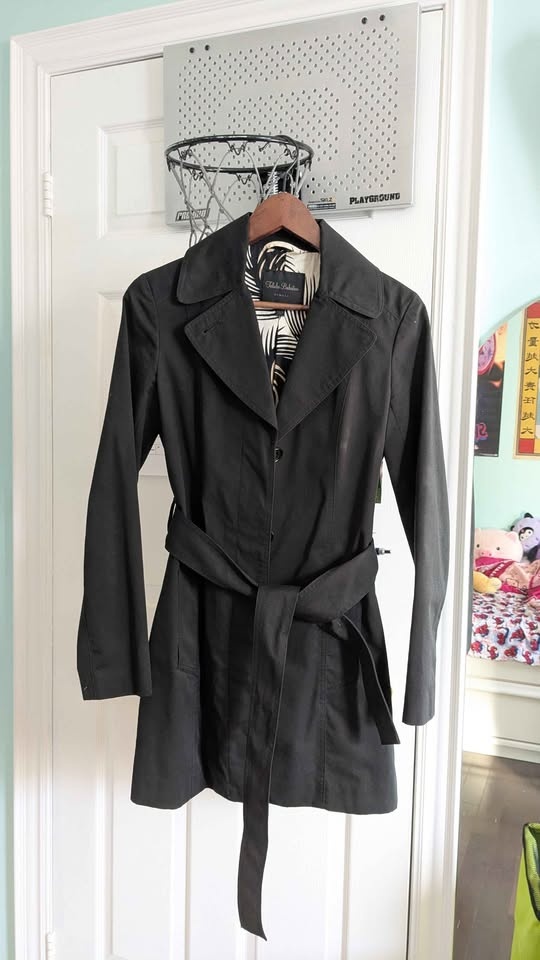 Aritzia Talula Babaton black lightweight trench coat - photo 2