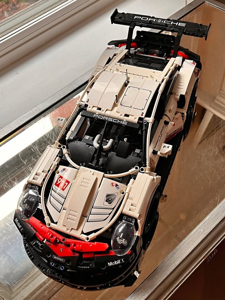 LEGO Technic Porsche 911 RSR model