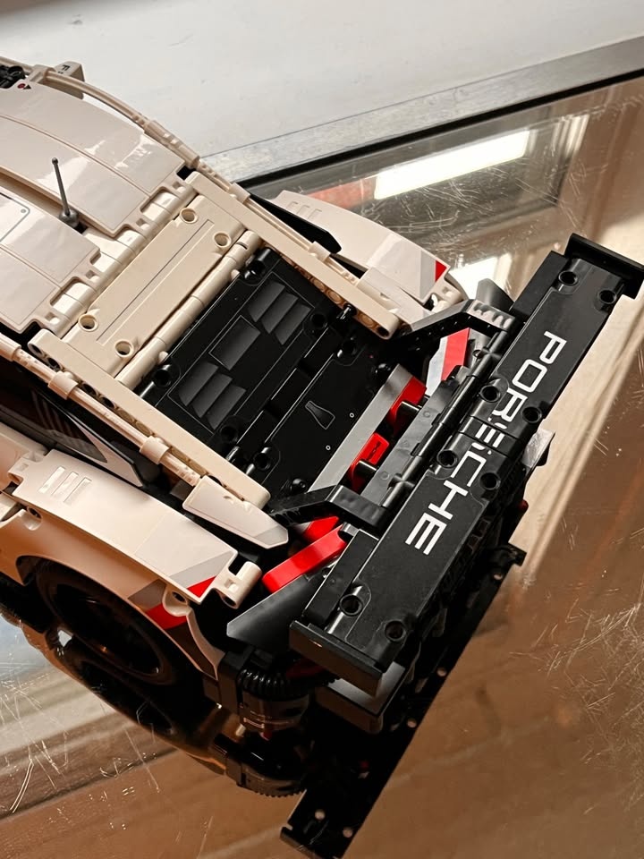 LEGO Technic Porsche 911 RSR model - photo 5
