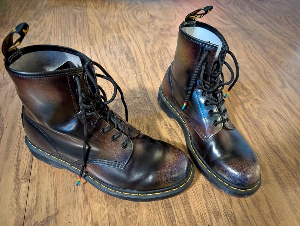Doc Martens 1460 Limited Edition Pride Collaboration (M US10)