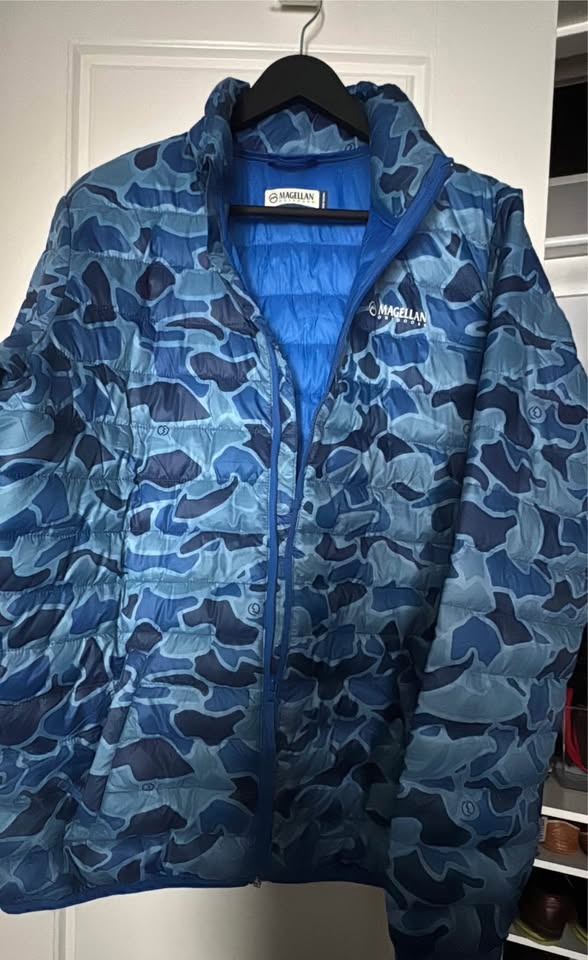 Magellan Outdoors blue camouflage puffer jacket. Size XL - photo 2