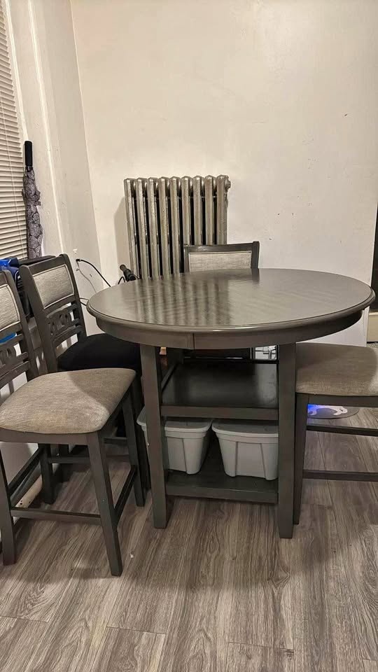 Dining table (needs to sell ASAP)