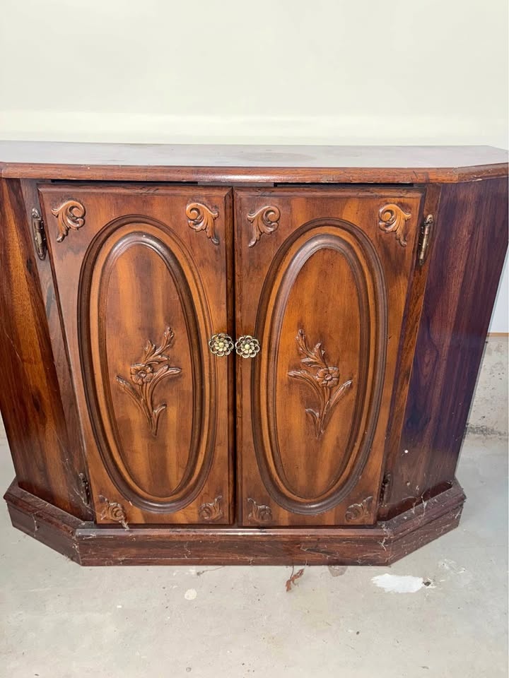 Small, 2 Door (angled) Antique Armoir/Hutch