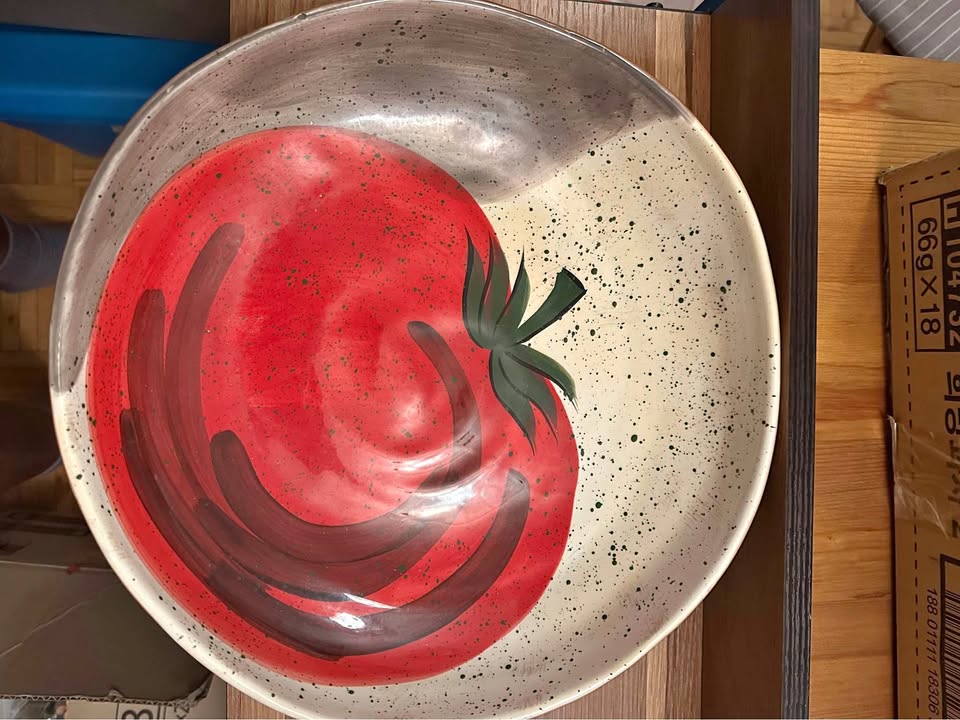 Very large ceramic serving plate with tomato motif 🍅