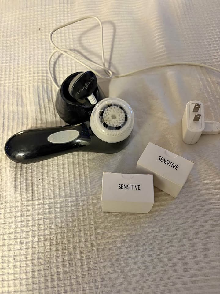 Clarisonic Mia 3 Facial Cleanser Brush