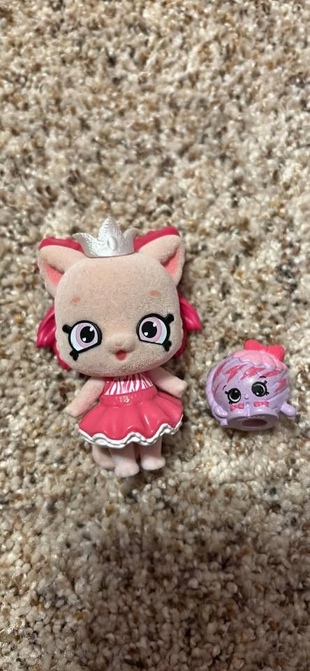 Shopkins Wild Style Shoppet Caterina and Jana Yarn Ball